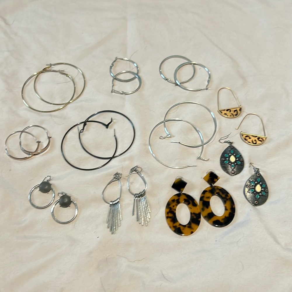 Earring bundle - Picture 1 of 5